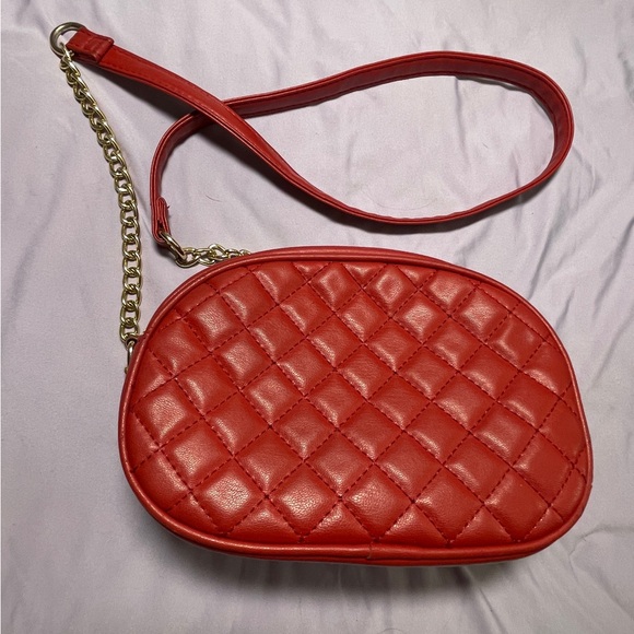 Elegant Red Quilted Handbag - Picture 7 of 12